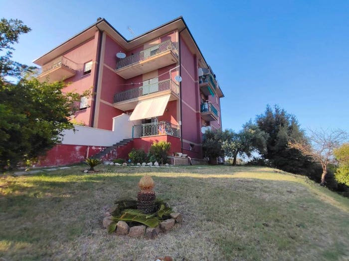 Appartamento quadrilocale in vendita in Viale di Montecastello, Bassano Romano