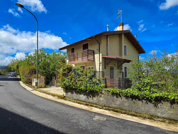 Casa con 6 locali in vendita in ANTONIO MAXIA, Aritzo