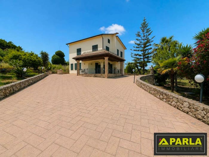 Casa con 6 locali in vendita in Via Rinazzi, Canicattì