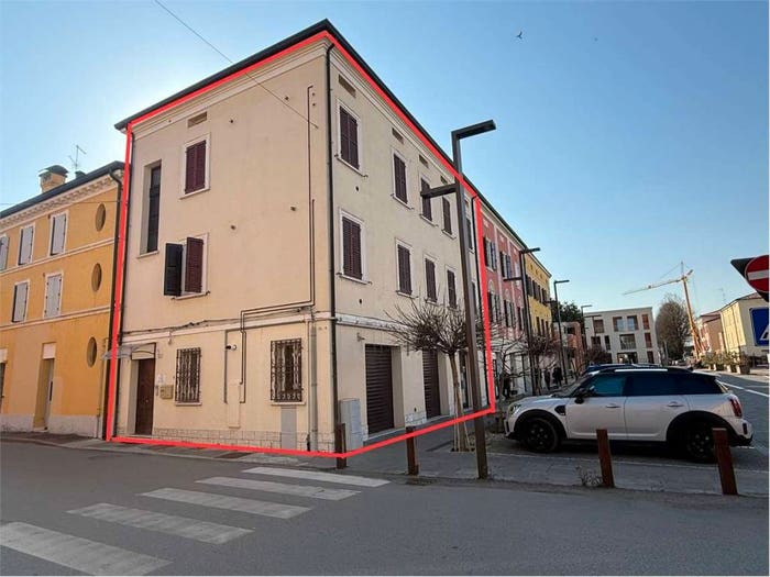 Casa con 6 locali in vendita in Piazza I Maggio, Centro, Novi di Modena