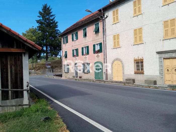 Appartamento quadrilocale in vendita in Via Gerolamo Badano, Centro, Sassello