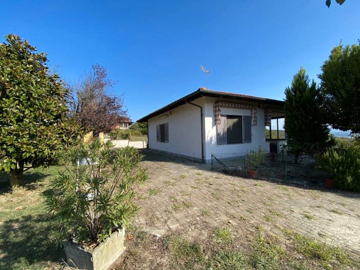 Casa trilocale in vendita in Frazione Montebello, Guarene