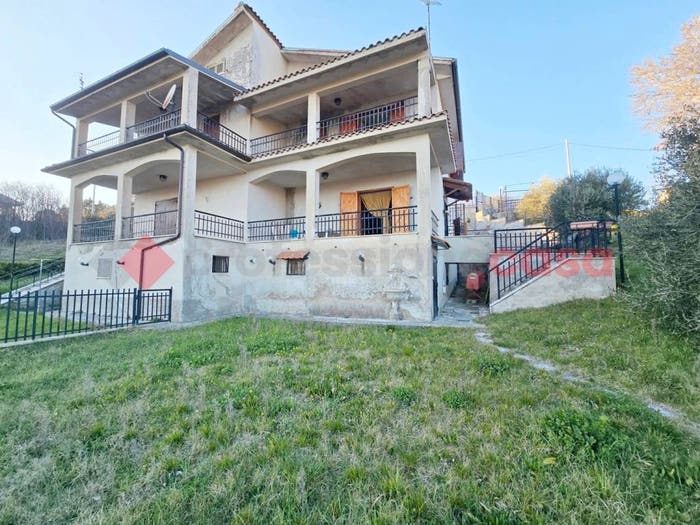 Casa con 6 locali in vendita in Via Nucleo Le Casette snc, La Croce Le Casette Torricella, Morro Reatino