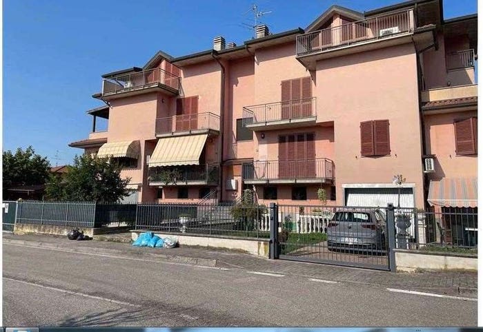 Appartamento con 6 locali in vendita in Via Quarterone, Centro, Arzago d'Adda