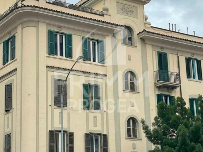 Appartamento trilocale in vendita in Via Albalonga, Re di Roma, Roma