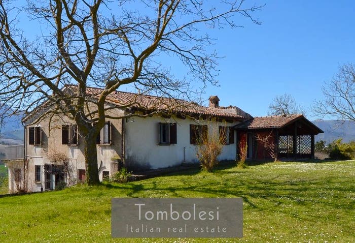Casa con 6 locali in vendita in Strada Molleone, Cagli