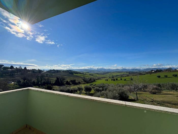 Appartamento con 5 locali in vendita in Via SS Crocifisso, Centro, Ostra Vetere