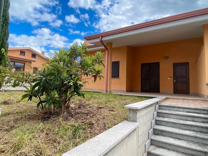 Casa con 5 locali in vendita in Via Giovanni Boccaccio, Nerola