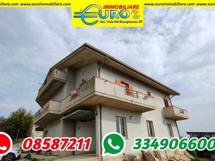 Casa con 6 locali in vendita in Via Borgo Nuovo, Casoli, Atri