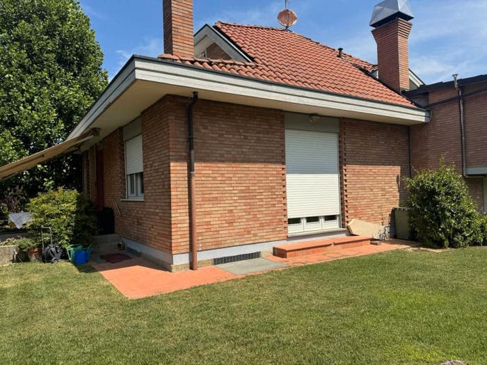 Casa con 6 locali in vendita in Strada Castelgherlone, Centro, Alba