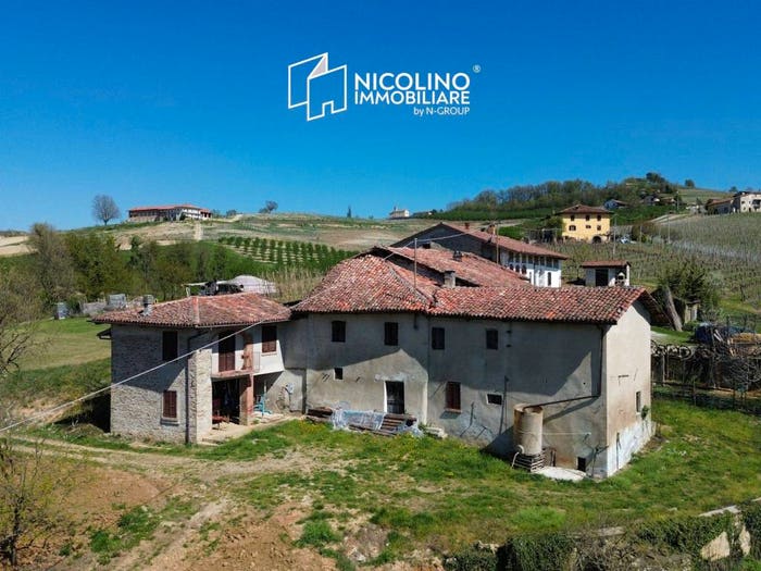 Casa con 6 locali in vendita in Borgata Valdibà, Dogliani