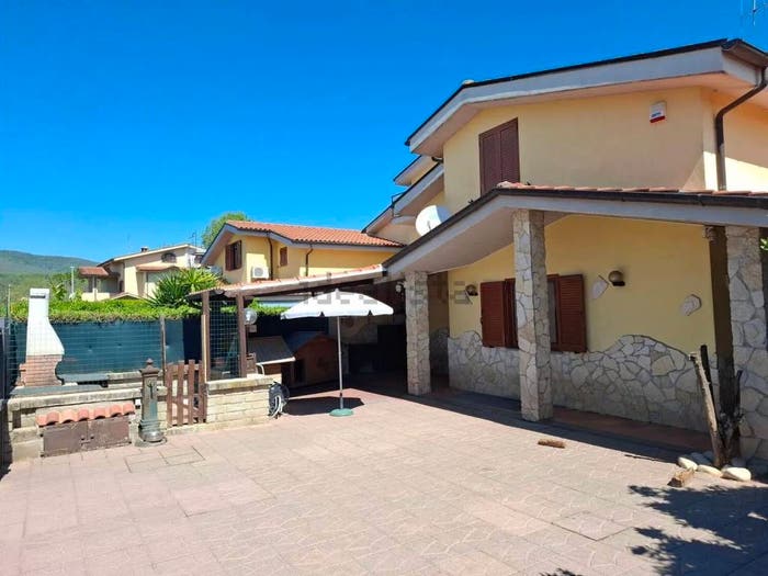 Casa quadrilocale in vendita in Via Colle Cagioli, Centro, Lariano