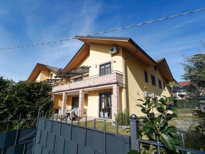 Appartamento con 6 locali in vendita in Strada Genova, Aje, Moncalieri