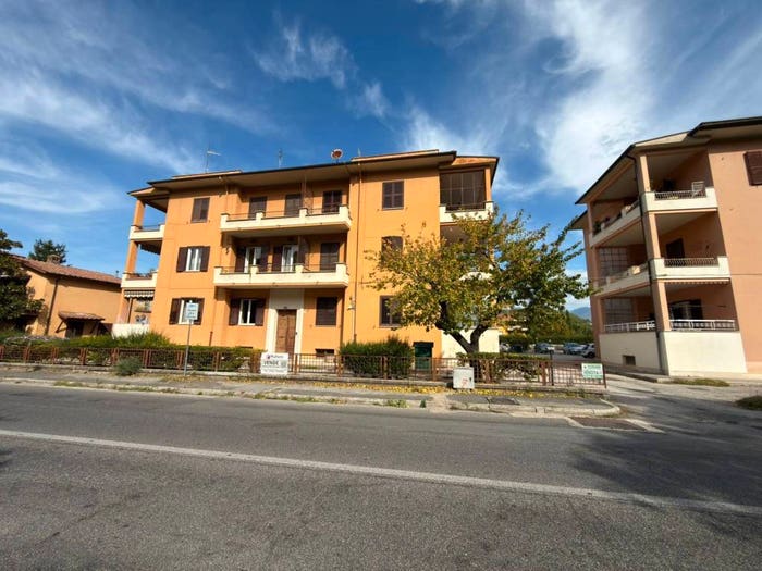 Appartamento trilocale in vendita in via salaria per l'aquila, Rieti