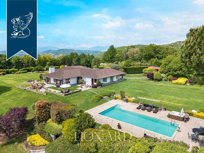 Casa con 6 locali in vendita in Montano Lucino