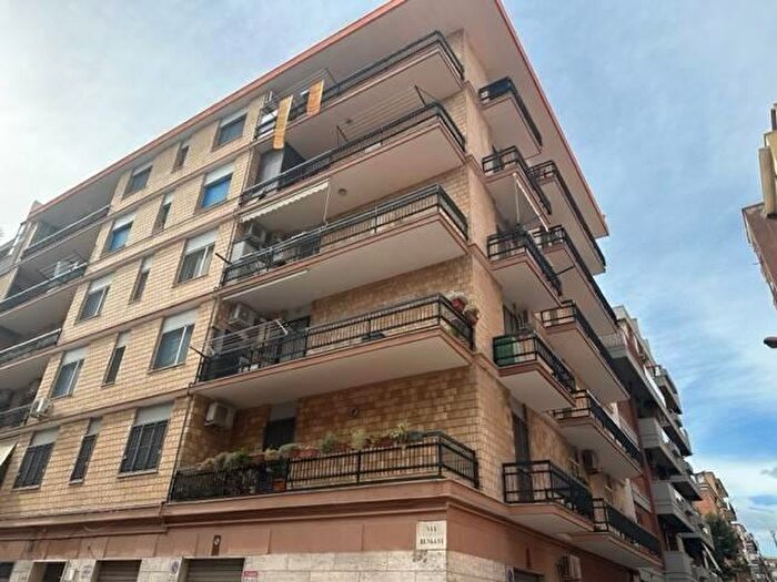 Appartamento trilocale in vendita in Via Bengasi, Foggia