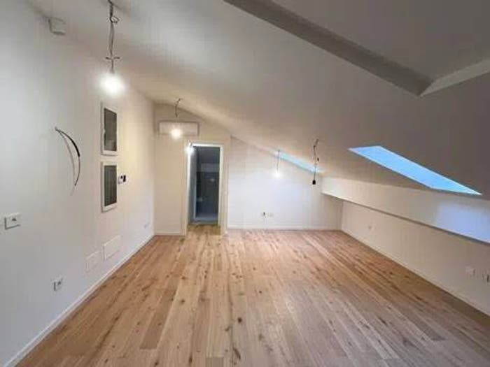 Appartamento trilocale in vendita in Via Della Torre, Centro Storico, Modena