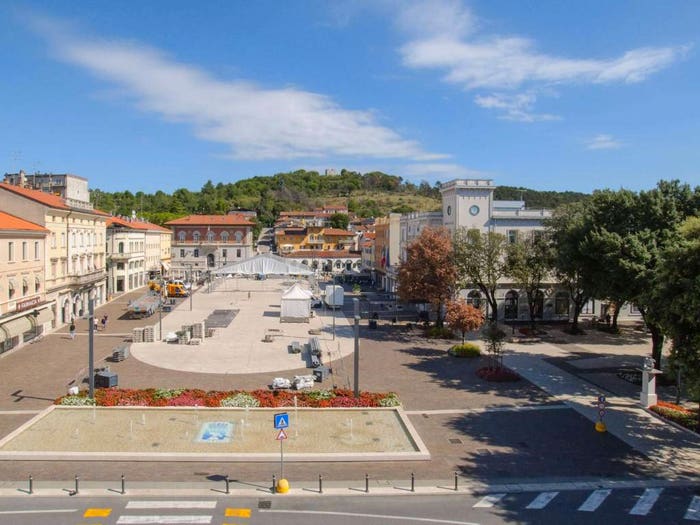 Appartamento con 6 locali in vendita in piazza della Repubblica, Centro, Monfalcone