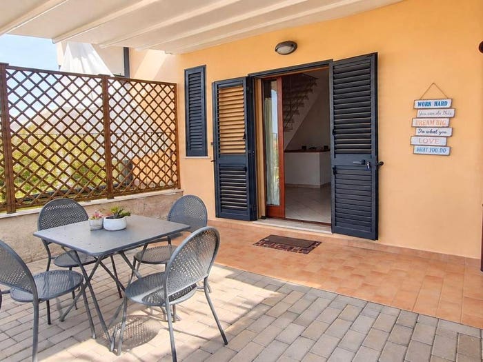 Casa con 6 locali in vendita in Strada Eugenio Montale, Rapolano Terme
