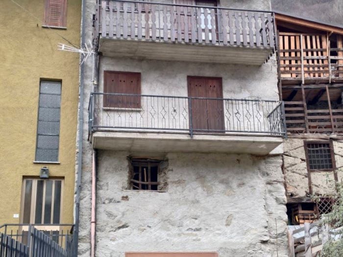 Appartamento trilocale in vendita in Frazione Cevo, Civo