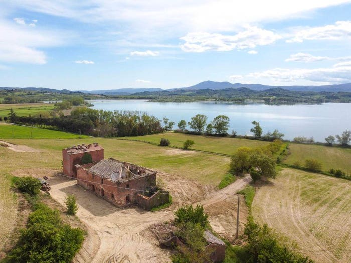 Casa con 6 locali in vendita in Strada Regionale Trasimeno Primo, Pucciarelli, Castiglione del Lago