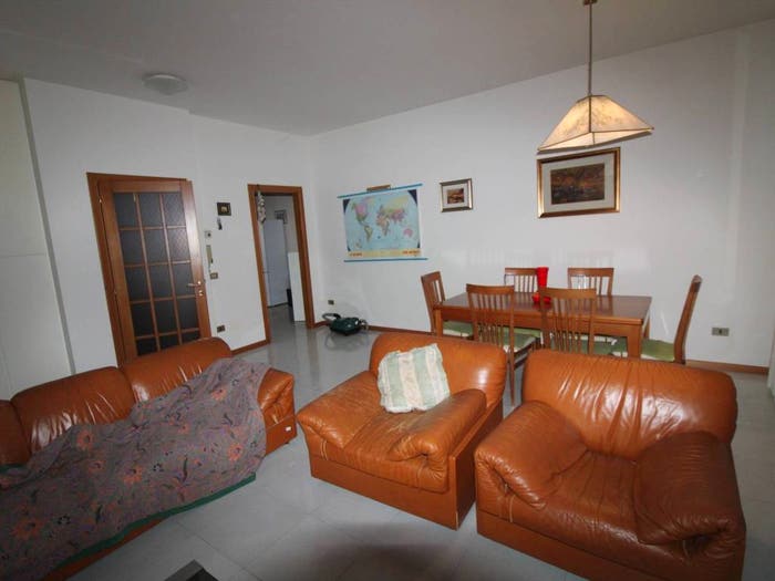 Appartamento con 6 locali in vendita in Tabano Montecappone, Jesi