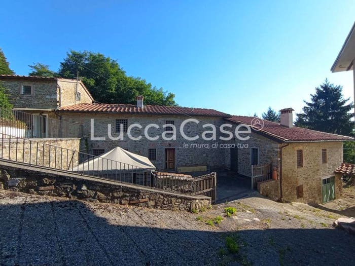 Casa con 6 locali in vendita in Via Gombitelli, Camaiore Paese, Camaiore