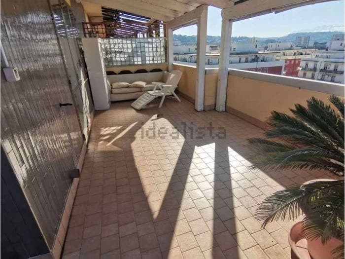 Casa con 6 locali in vendita in Giulio Mazzarino, Stadio Lungomare Colombo, Pescara