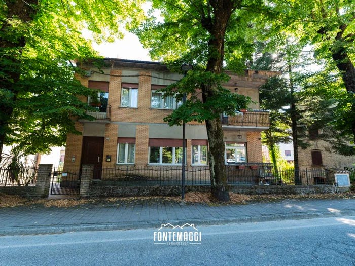 Casa con 6 locali in vendita in Apecchio