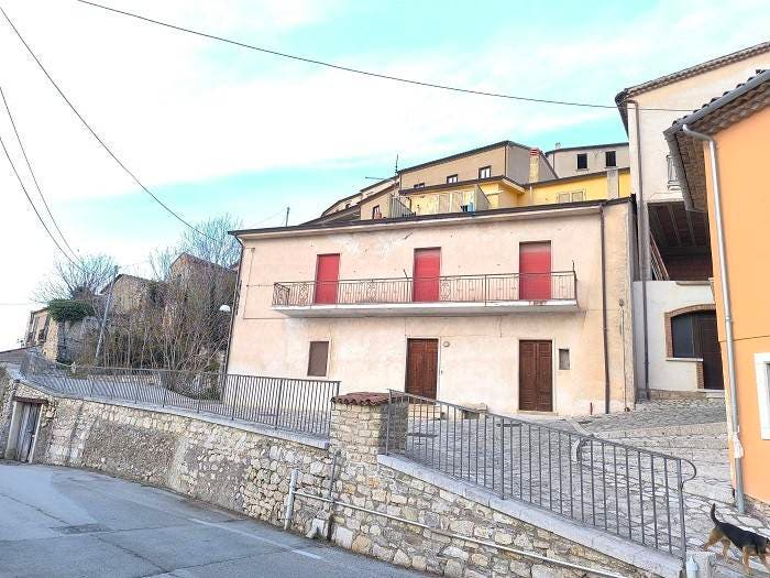 Casa con 6 locali in vendita in Via Colonne, Gesualdo