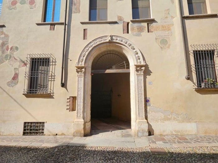 Appartamento quadrilocale in vendita in Via Flli Bandiera, Centro, Mantova