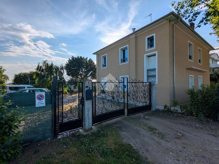 Casa con 5 locali in vendita in Via Martiri Focaccia, Castiglione Villa Inferno Montaletto, Cervia