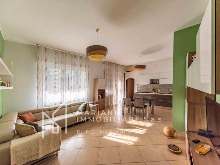 Appartamento trilocale in vendita in Via Cesare Cantù, Centro, Lainate