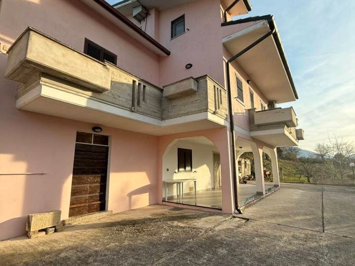 Casa con 6 locali in vendita in Via Vasca, Centro, Pietranico
