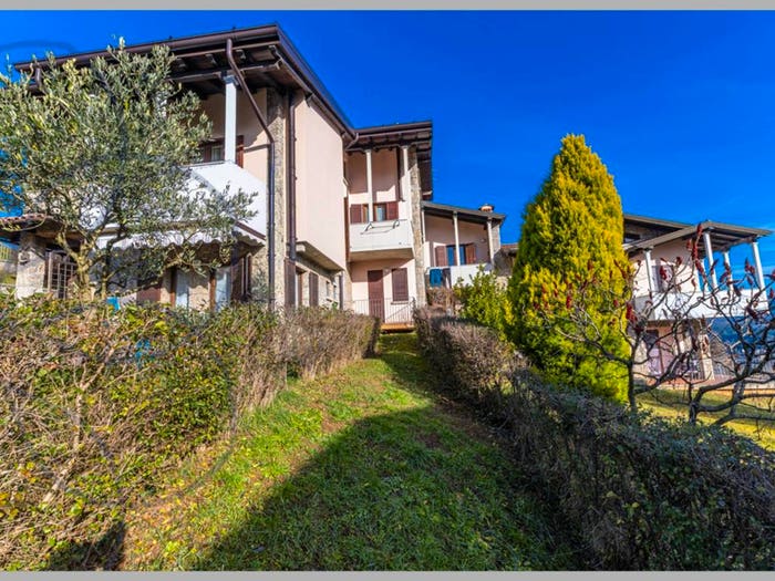 Appartamento trilocale in vendita in Via Giovanni Prescillo Re, Premolo