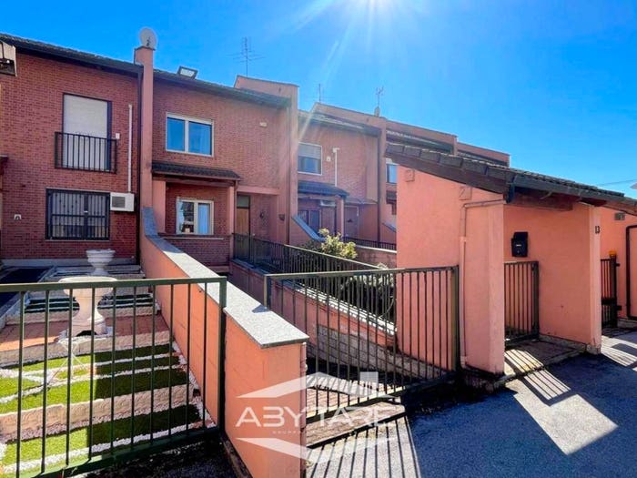Casa con 6 locali in vendita in Vicolo Alba, Centro, La Loggia