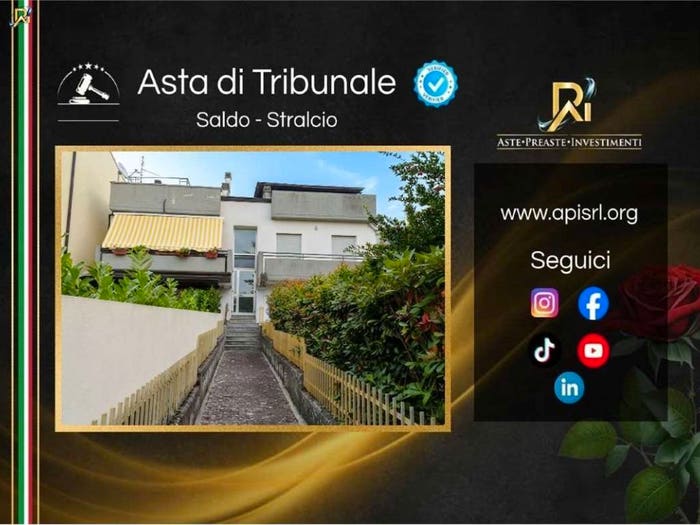 Appartamento con 6 locali in vendita in Via Delle Querce, Centro, Atella