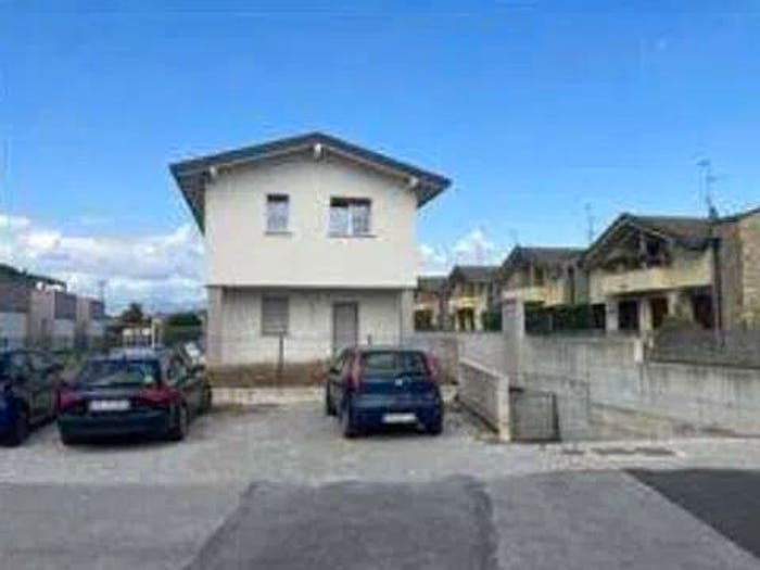 Appartamento trilocale in vendita in Via Cappelletta, Centro, Sulbiate