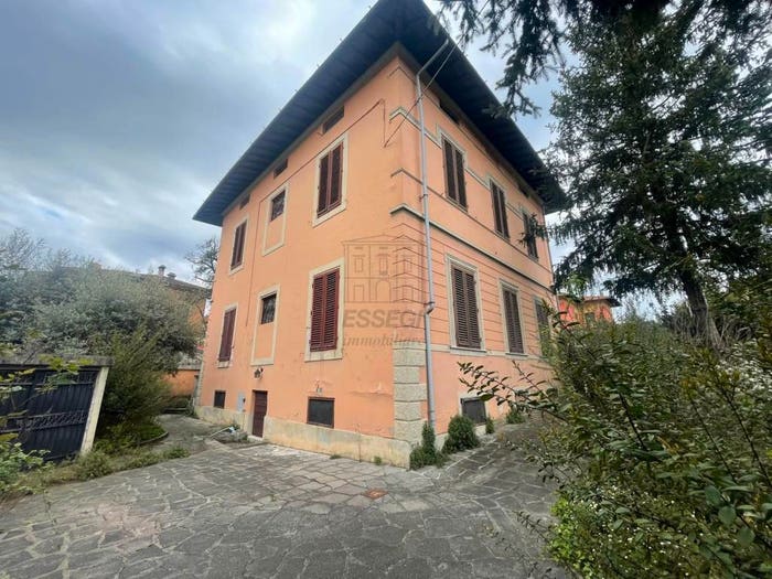 Casa con 6 locali in vendita in Viale Luporini, Sant'Anna, Lucca