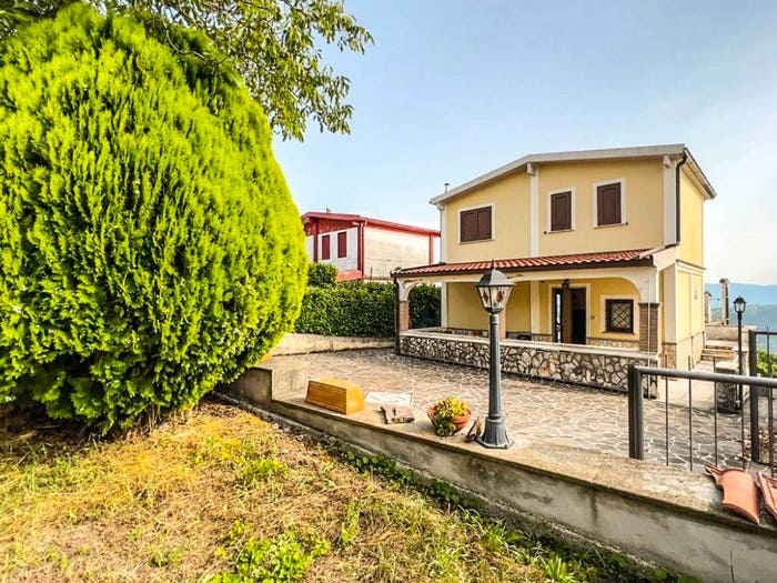 Casa con 5 locali in vendita in Via Circonvallazione Cerano, Torre Caietani, Torre Cajetani