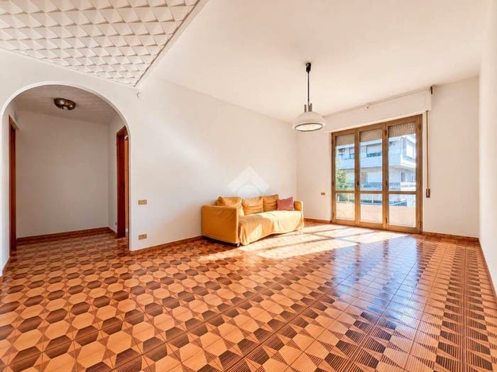 Appartamento quadrilocale in vendita in Via Empoli, Marina di Massa Centro, Massa