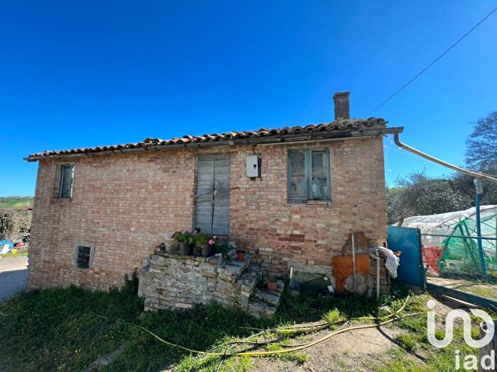Casa con 6 locali in vendita in Frazione granaro, Centro, Petritoli