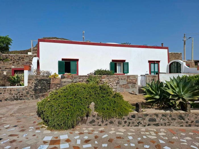 Casa con 6 locali in vendita in Via Preda, Pantelleria
