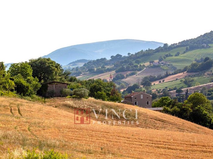 Casa con 6 locali in vendita in Sant'Angelo in Pontano