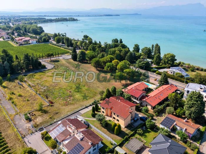 Appartamento trilocale in vendita in Via Lugana, Centro, Peschiera del Garda