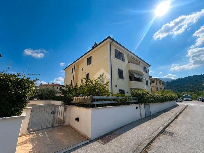 Appartamento trilocale in vendita in Via Flaminia Sud, Vescia Belfiore Scanzano, Foligno