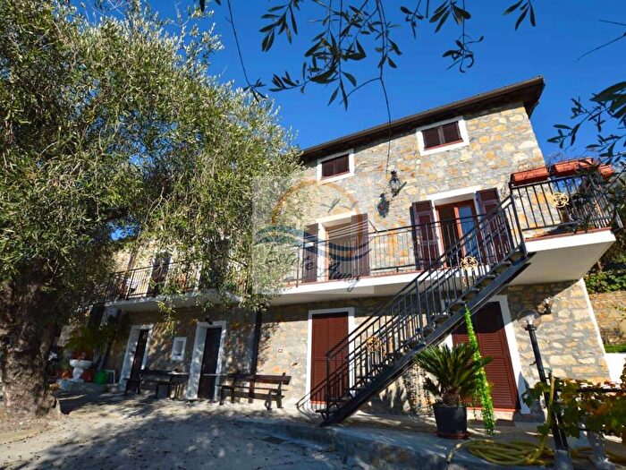 Casa con 6 locali in vendita in Via Generale Vincenzo Rossi, Due Strade, Bordighera