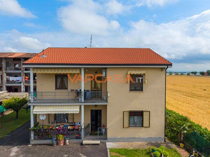 Appartamento quadrilocale in vendita in VIA PUCCINI, Lurano