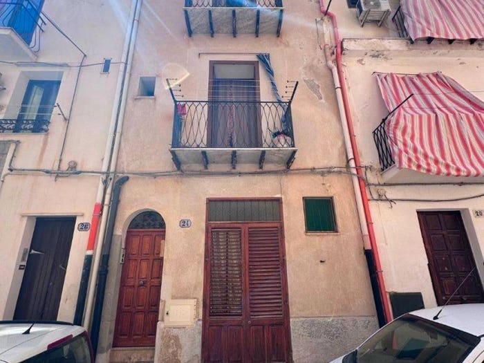 Casa trilocale in vendita in Via N Porpora, Centro, Cefalù