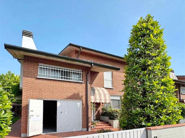 Casa con 6 locali in vendita in Strada Albareto, Crocetta, Modena